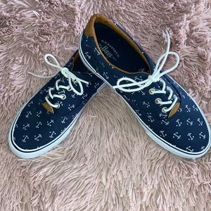 Bass boat shoes size 6